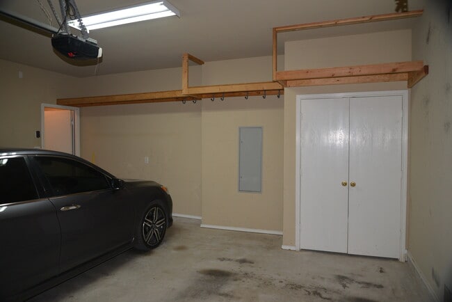 Building Photo - 11715 Oakwood Rdg