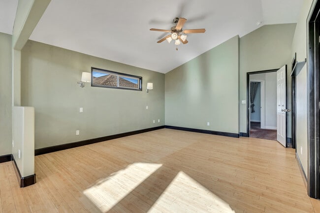 Building Photo - 8913 N Pine Hollow Dr