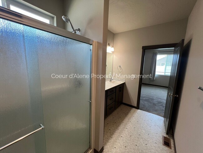 Building Photo - 3 bed house in Woodbridge