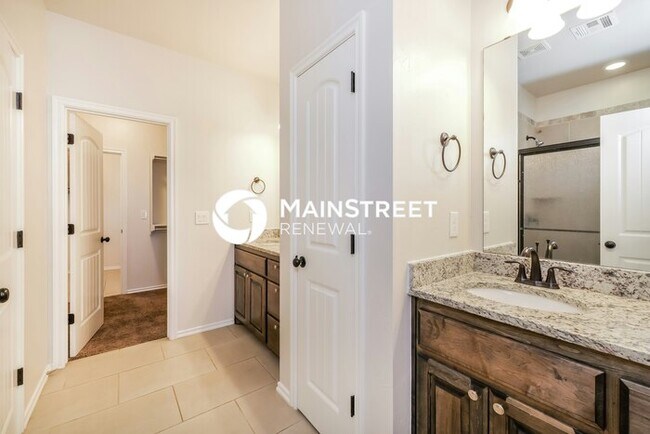 Building Photo - 4 Bedroom Pet-Friendly Home in OKLAHOMA CITY, OK with Main Street Renewal