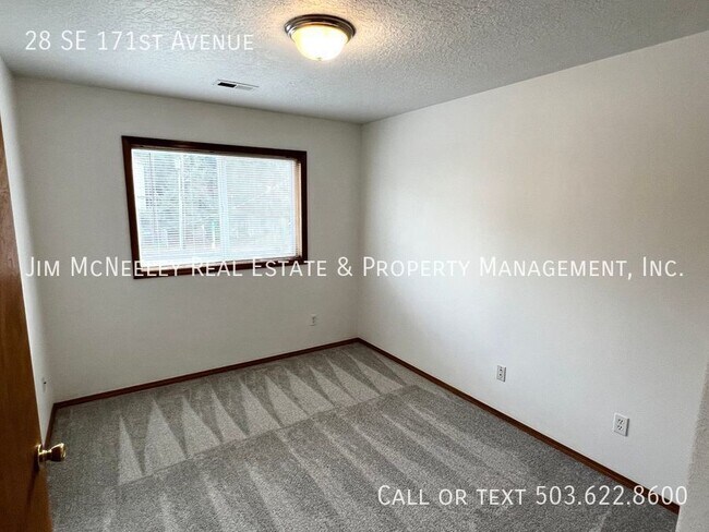 Building Photo - Nice 3 Bedroom Home