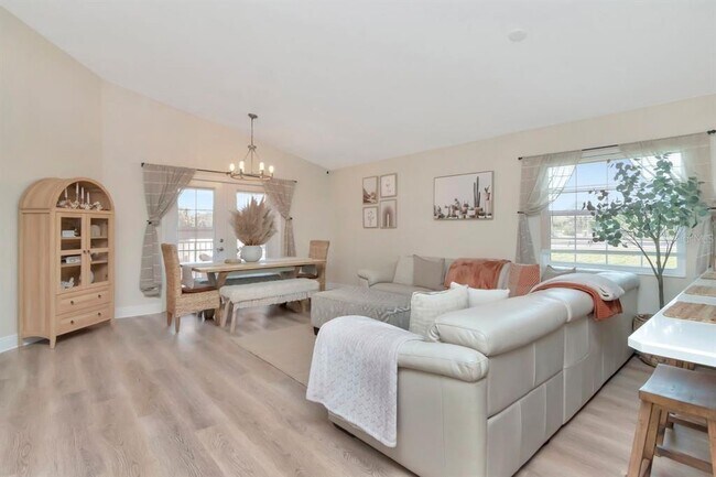 Building Photo - 5352 Cotee River Dr