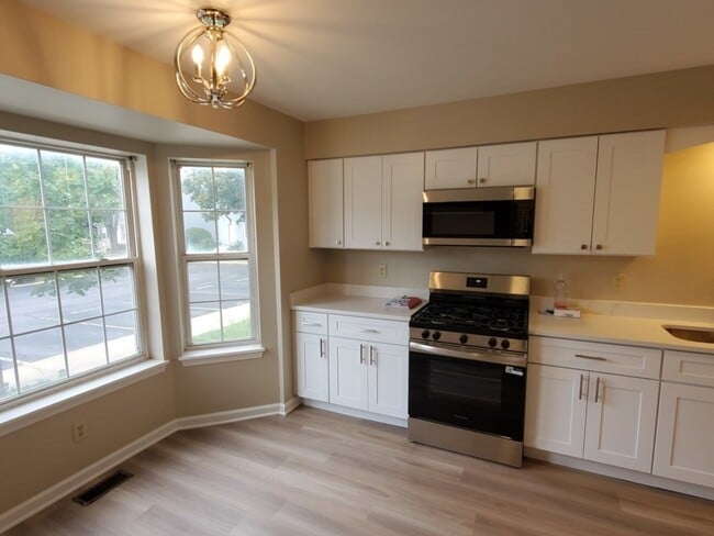 Building Photo - 1355 Dunham Ct