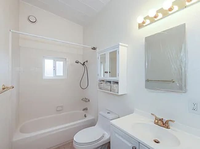 Building Photo - Beautiful Single Story 3bd House Recently ...