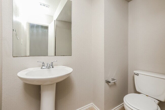 Building Photo - 113 Sunrise Falls