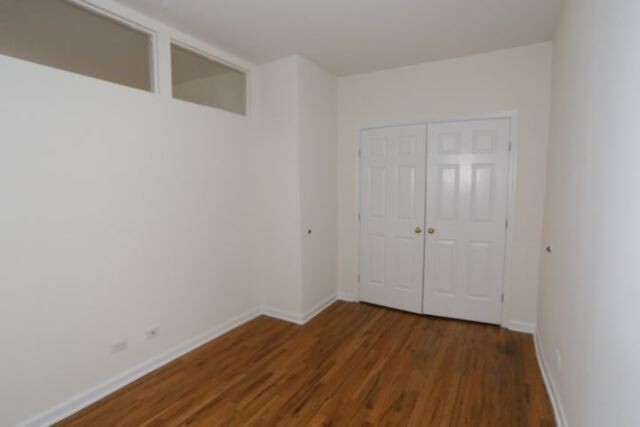 Building Photo - 922 W Dakin St