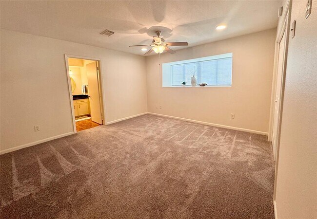 Building Photo - 20313B Sunny Shores Dr