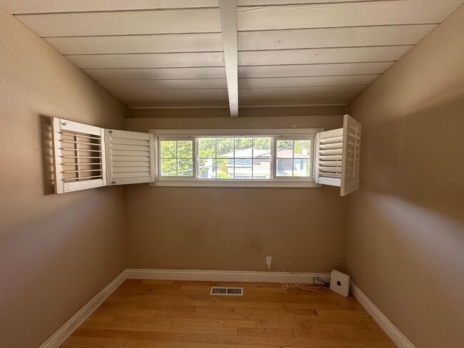 Building Photo - 2350 Rosewood Dr
