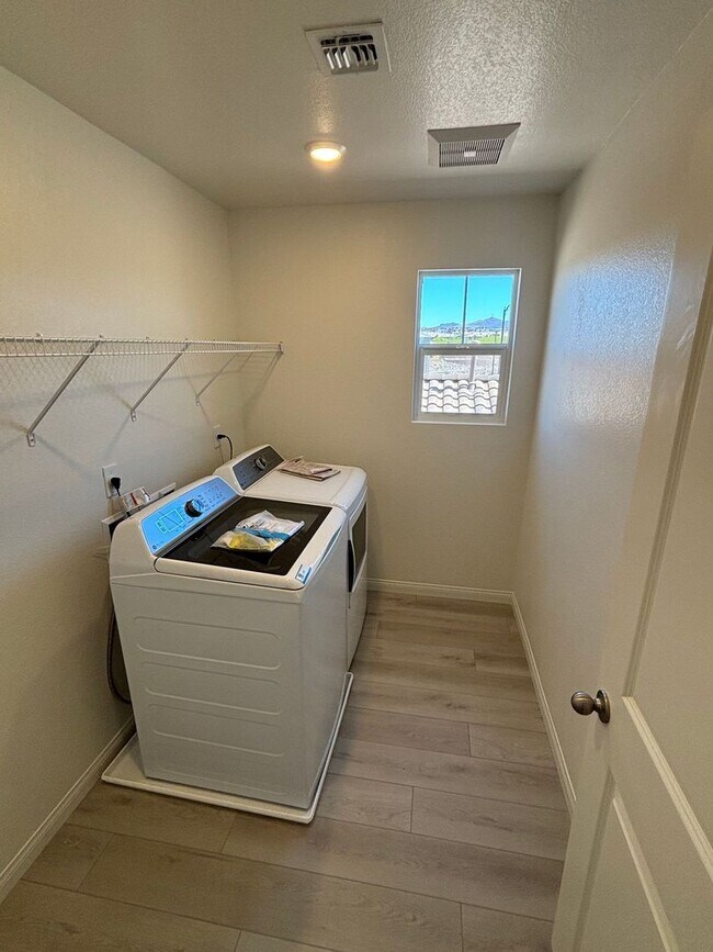 Building Photo - Modern Inspirada Living – 4 Bed Home with Loft & Downstairs Suite