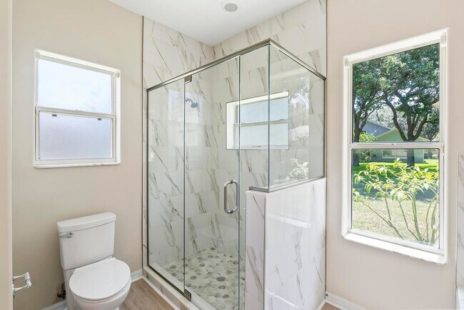 Building Photo - 24 Lakecliff Dr