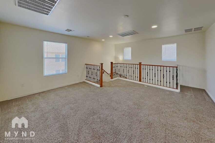 Building Photo - 7056 S GREENEYES Ln