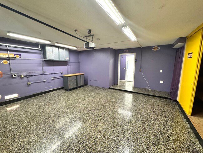 Building Photo - Rare opportunity spacious remodeled Camarillo Home on cul-de-sac with Electricity included!