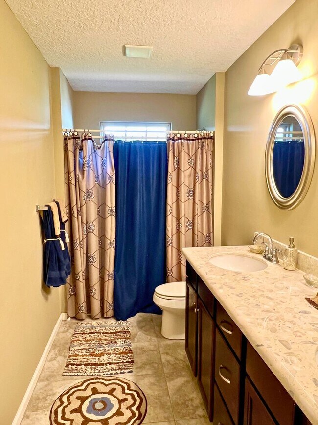 Building Photo - 3-Bedroom, 2-Bath Home with Pool Access an...