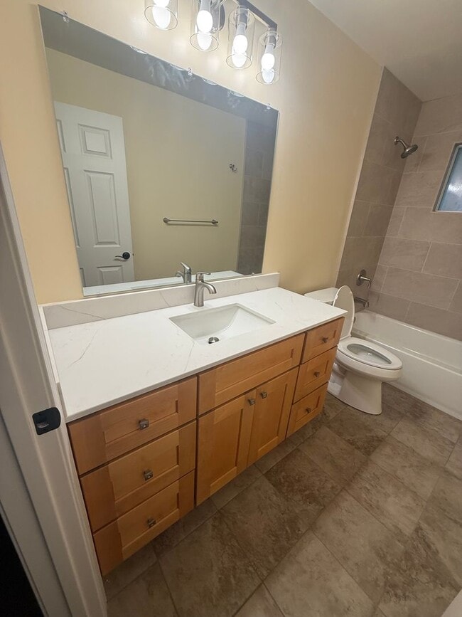 Building Photo - Stunning 2-bedroom, 1.5-bath Modern home i...