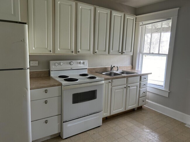 Building Photo - 652 Virginia Ave