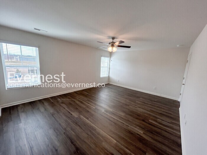 Building Photo - 209 Maple Spring Trl