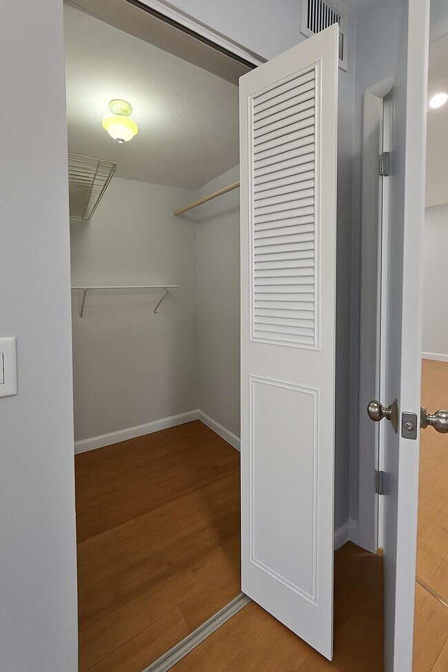 Building Photo - 2461 SW 82nd Ave