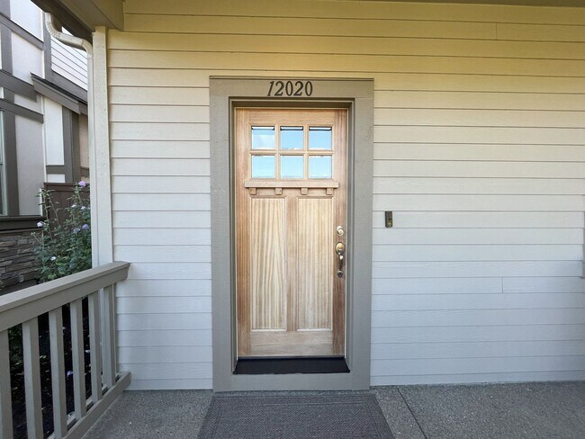 Building Photo - Modern 4-Bedroom Home on Large Corner Lot ...