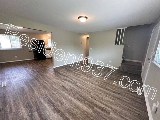 Building Photo - Newly Updated 4 Bed 2 bath home