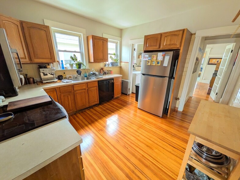 Building Photo - 623 Fellsway