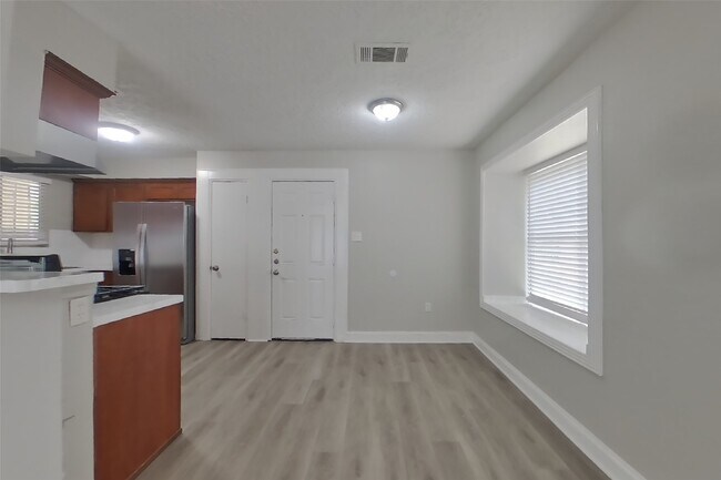Building Photo - 24019 Lone Elm Dr
