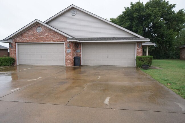 Building Photo - 1807 Wilder Ln