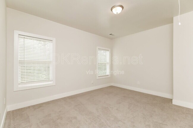 Building Photo - 140 Stewart Glen Dr