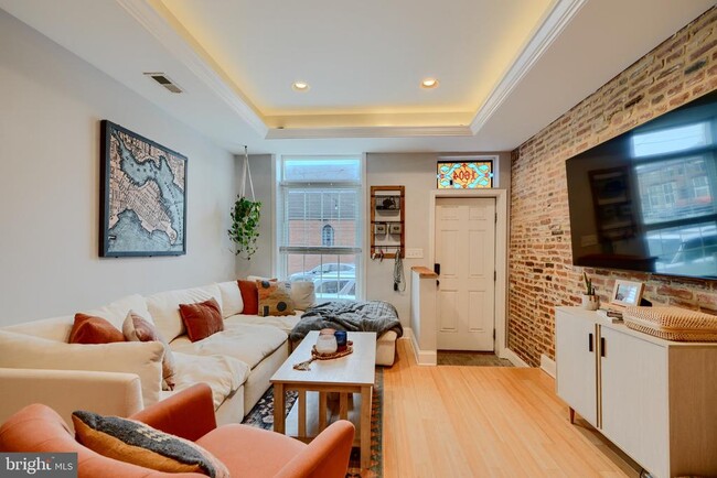Building Photo - 1604 E Clement St