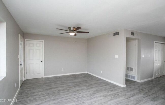 Building Photo - Beautiful remodel home near ASU