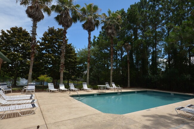 Building Photo - Escada large 2 story townhouse with fireplace, vaulted ceilings, master suite, 2 car garage, comm...