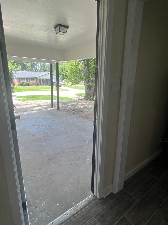 Building Photo - 3014 Nona Cir