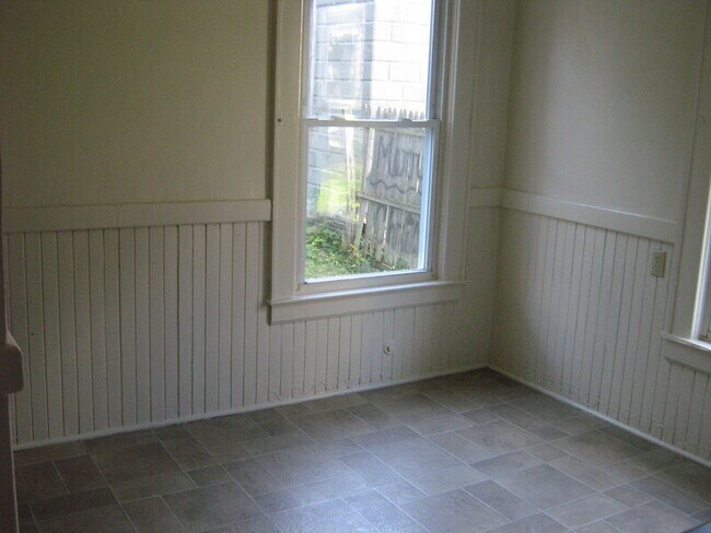 Building Photo - 121 Sedgwick St