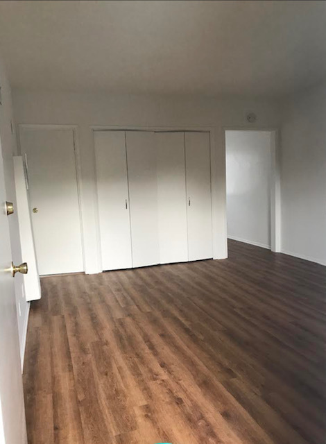 Living Room - Crestwood Apartments