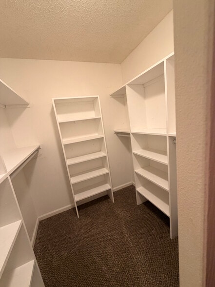 Building Photo - 705 Veryfine Dr