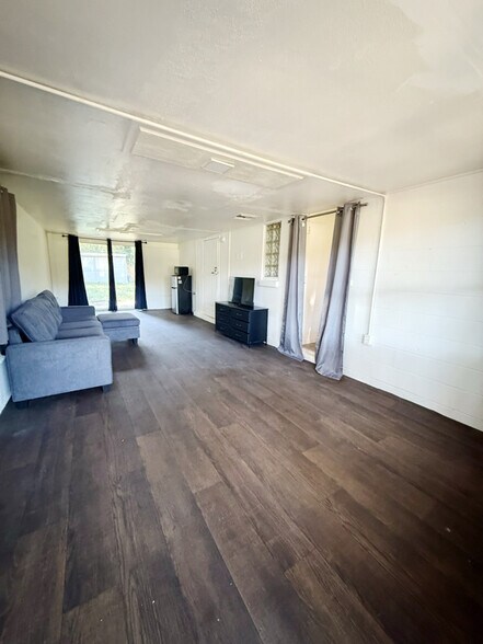 Primary Photo - 9604 4th Ave