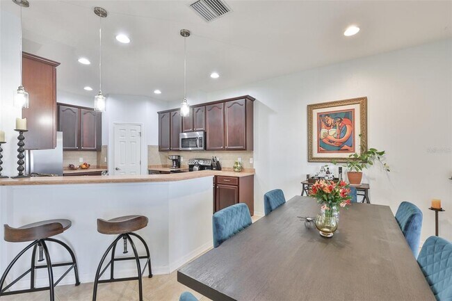Building Photo - 823 Seminole Sky Dr