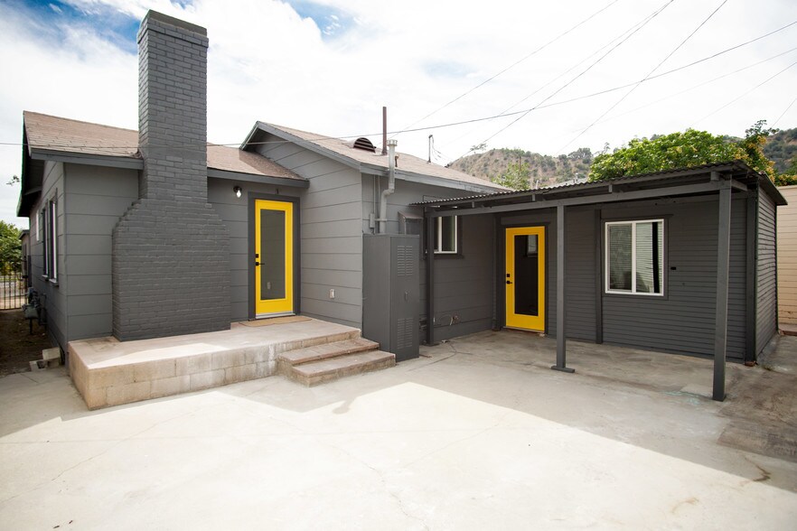 Building Photo - 2319 Shoredale Ave