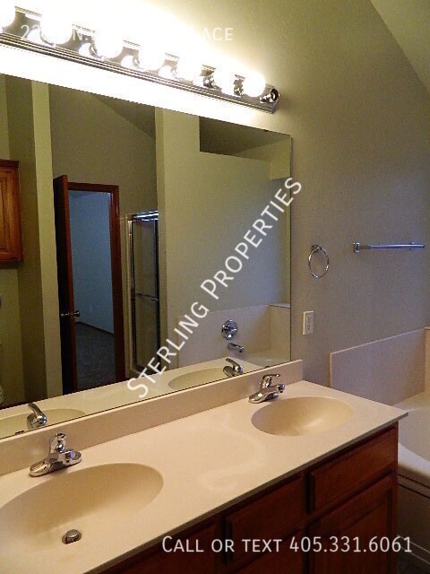 Building Photo - 2324 NW 160th Pl