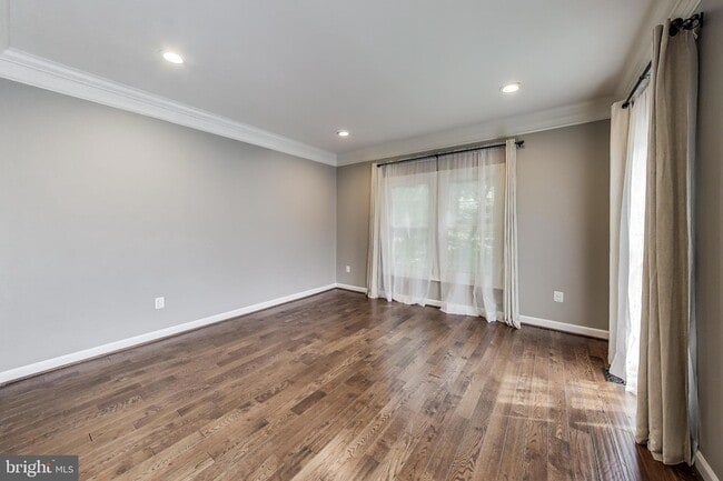 Building Photo - 114 Fordham Dr
