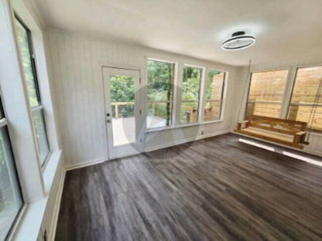 Building Photo - 1041 Kennesborough Rd NW