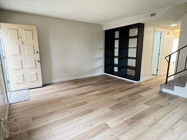 Building Photo - Spacious 2 bedroom, 1.5 bath townhouse for rent near UCR