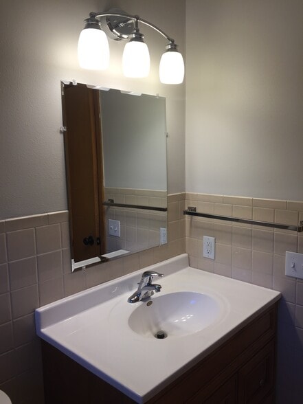 Bathroom - 1504 N 19th st