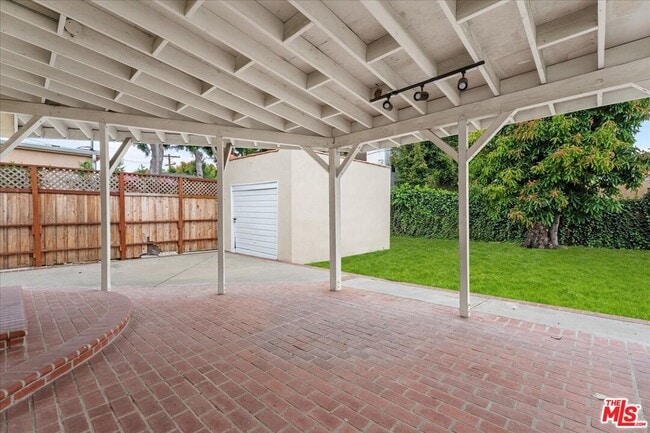 Building Photo - 2126 Selby Ave