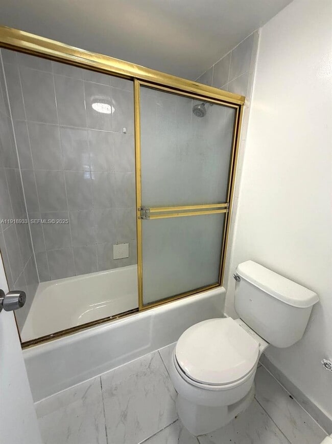 Building Photo - 100 Lincoln Rd