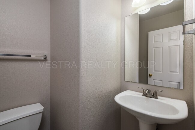 Building Photo - 5524 S Rome Way