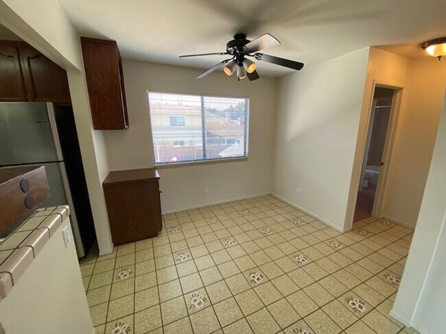 Building Photo - 739 W Franklin St