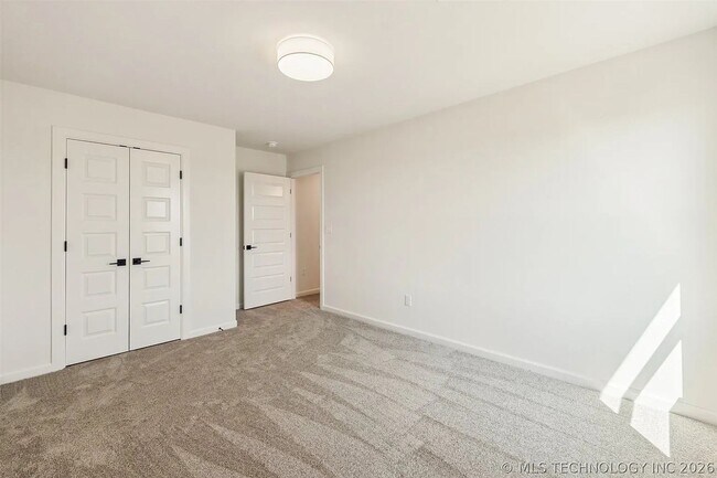 Building Photo - 2722 E 134th St S