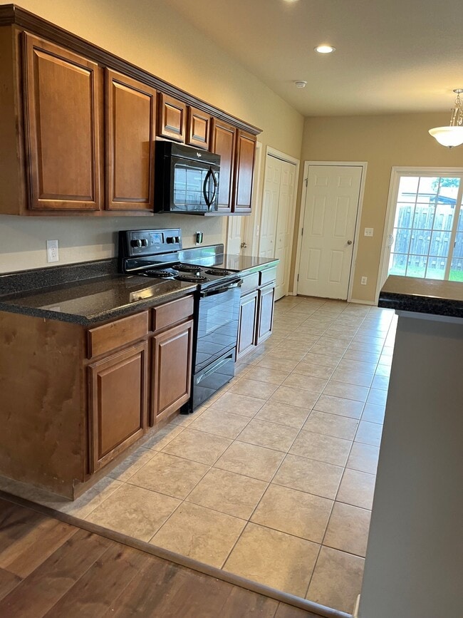 Building Photo - 4500 W Sweetgum Ln