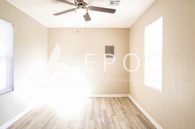 Building Photo - 2309 N Xanthus Ave