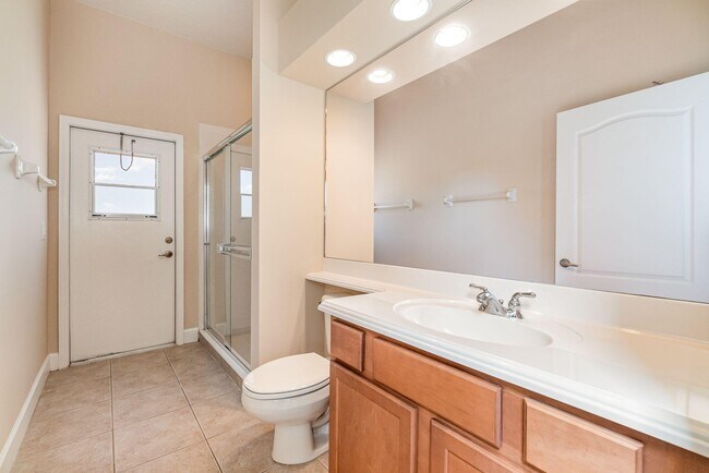 Building Photo - 611 Oceanside Blvd